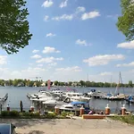 Деревянный коттедж Yacht- , Und Reisemobilhafen 