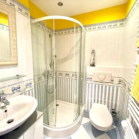 Lodge Yacht- , Und Reisemobilhafen 