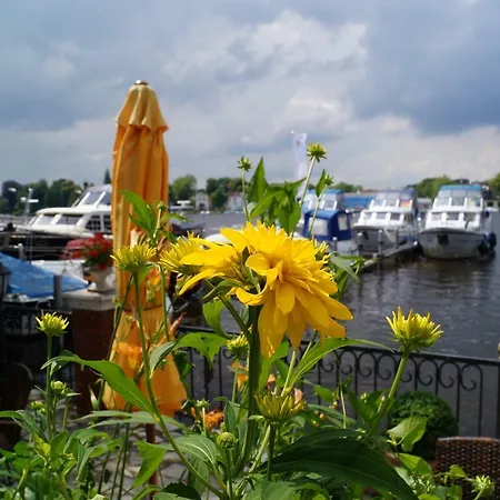 Lodge Yacht- , Und Reisemobilhafen Historisches Fährhaus Wendenschloss Berlin