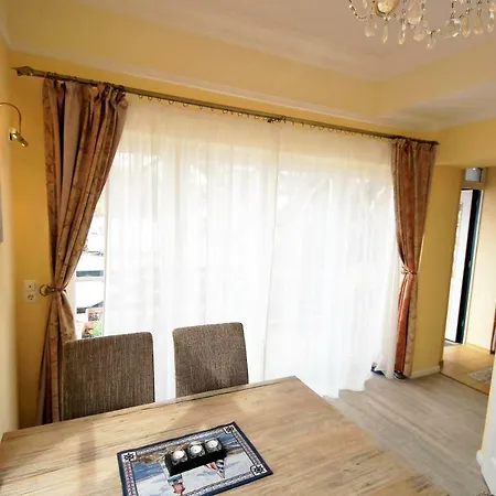 Yacht- , Und Reisemobilhafen 