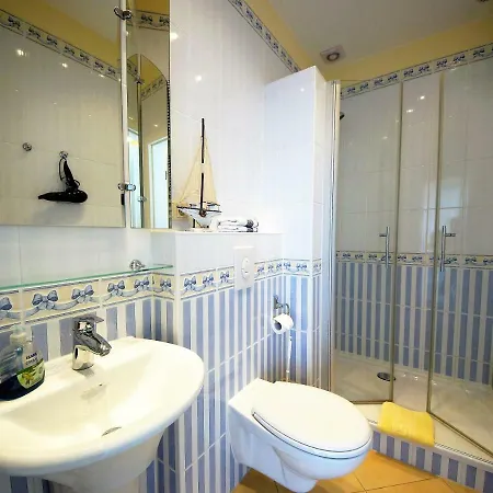 Yacht- , Und Reisemobilhafen 