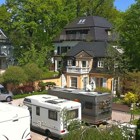 Yacht- , Und Reisemobilhafen Historisches Fährhaus Wendenschloss Lodge