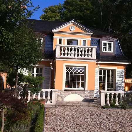 Yacht- , Und Reisemobilhafen 