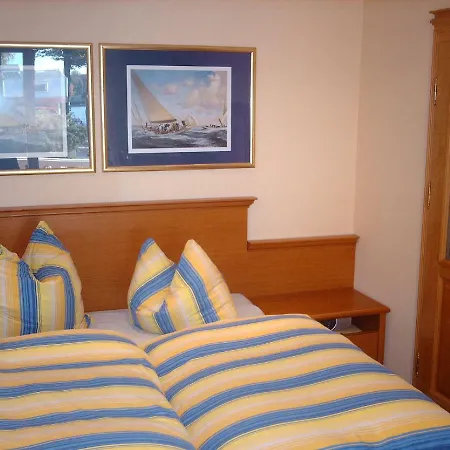 Yacht- , Und Reisemobilhafen 