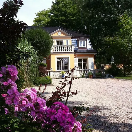 Yacht- , Und Reisemobilhafen Historisches Fährhaus Wendenschloss *