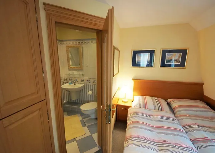 Yacht- , Und Reisemobilhafen 