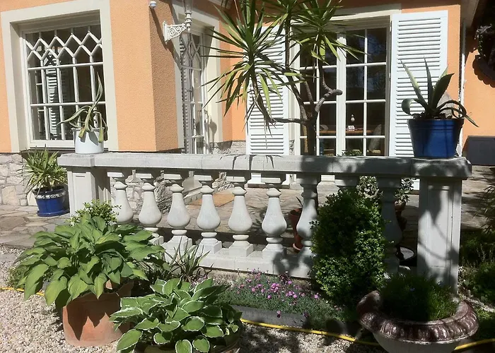 Yacht- , Und Reisemobilhafen 