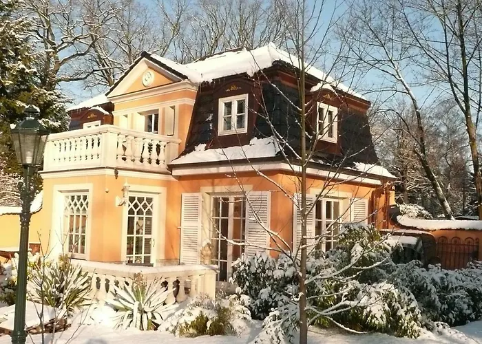 Yacht- , Und Reisemobilhafen Historisches Fährhaus Wendenschloss * Berlin