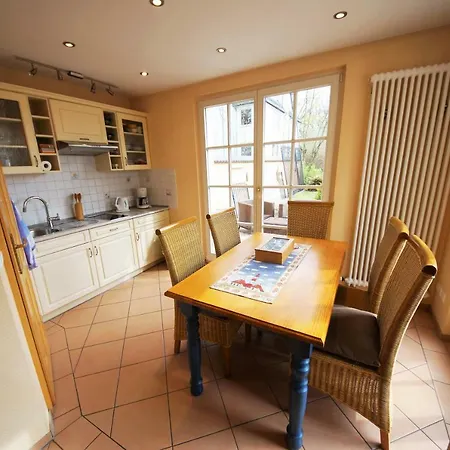 Yacht- , Und Reisemobilhafen 