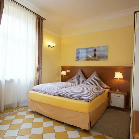 Yacht- , Und Reisemobilhafen 