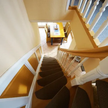 Yacht- , Und Reisemobilhafen 