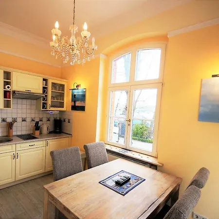 Yacht- , Und Reisemobilhafen 