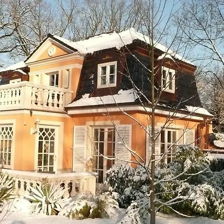 Yacht- , Und Reisemobilhafen 