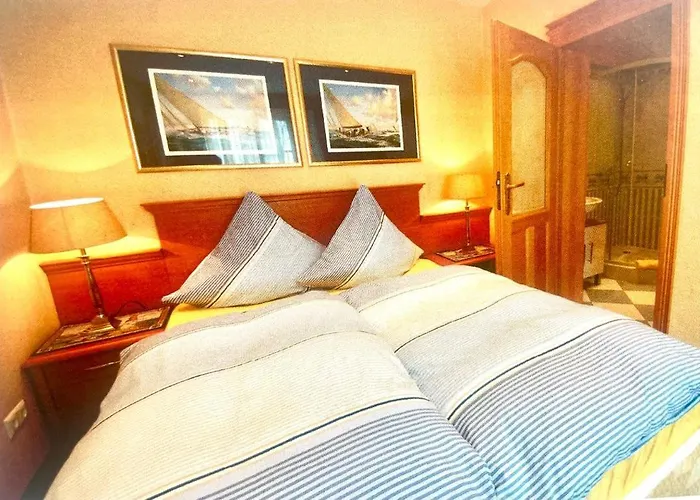 Yacht- , Und Reisemobilhafen 