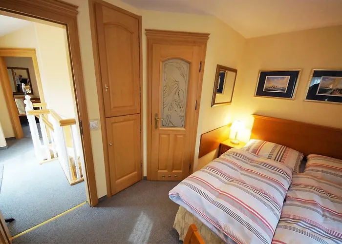 Yacht- , Und Reisemobilhafen 