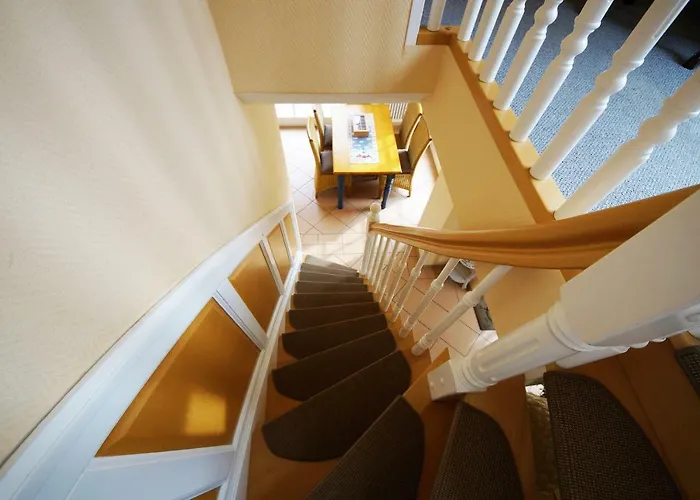 Yacht- , Und Reisemobilhafen 