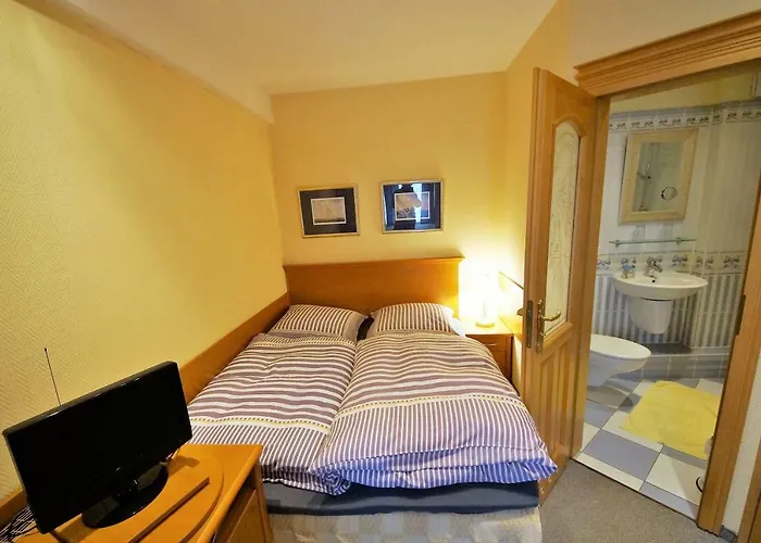 Jaktstuga Yacht- , Und Reisemobilhafen 