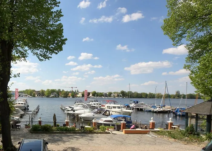 Jaktstuga Yacht- , Und Reisemobilhafen 