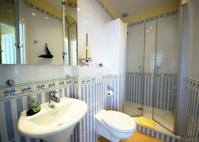 Yacht- , Und Reisemobilhafen 