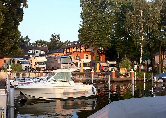 Jaktstuga Yacht- , Und Reisemobilhafen 