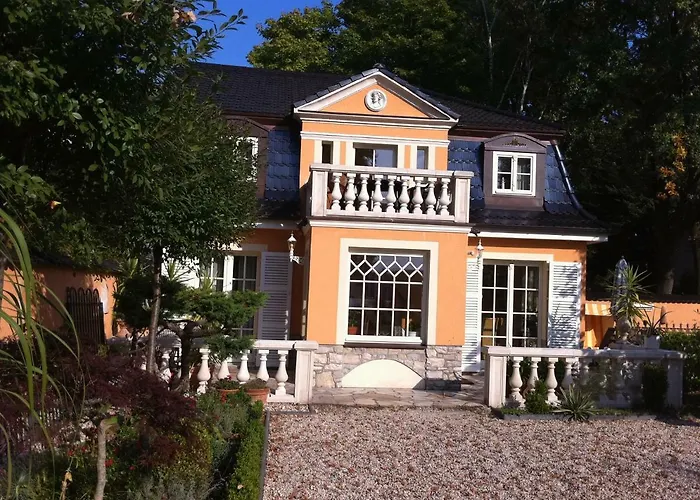 Yacht- , Und Reisemobilhafen 